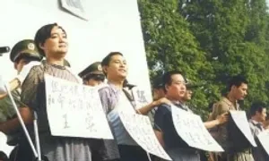 Cục trưởng công an 'vi hành' bắt kẻ sát nhân giả bệnh tâm thần