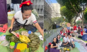 Bày cỗ, dựng lều bên đường chờ xem hợp luyện diễu binh Bày cỗ, dựng lều bên đường chờ xem hợp luyện diễu binh